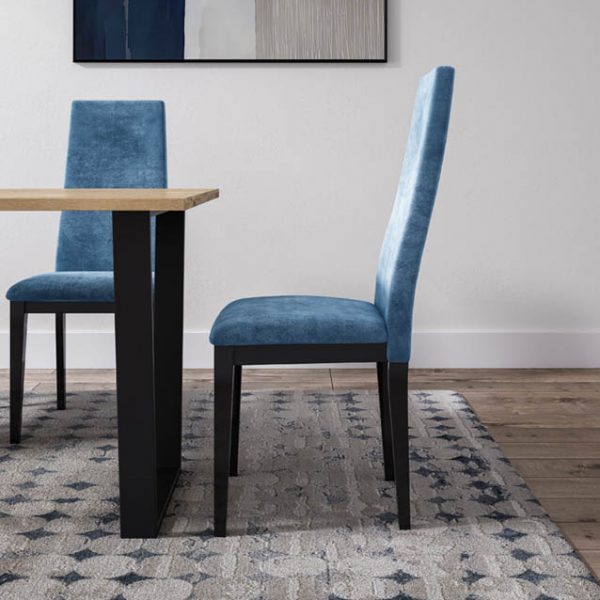 Imagen de la mesa serie 42 con solo una silla