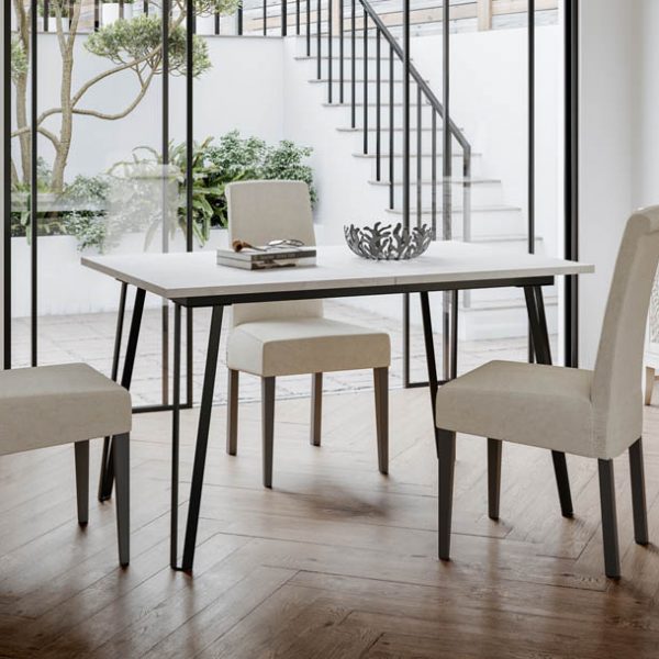 Imagen de mesa serie 43 extendida con sillas
